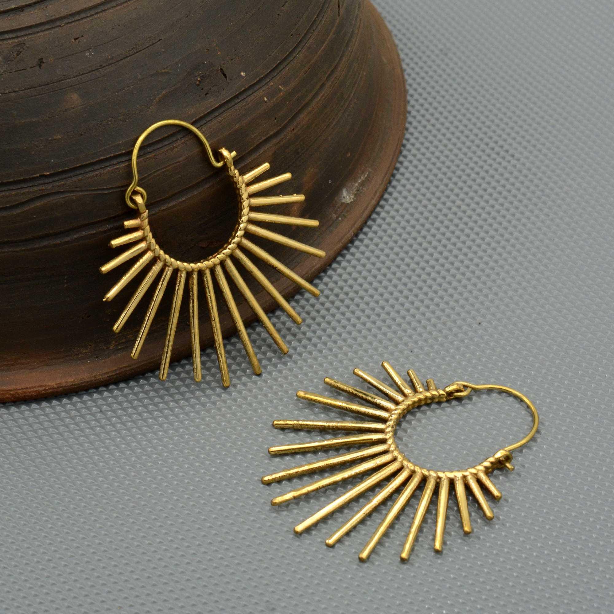 Gouden spike Sunburst-oorbellen, boho geometrische hoepels, damesoorbellen. - België