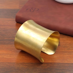 May include: A rustic wooden sign with the text "Welcome to our home" in a handwritten style. The sign is rectangular, with a distressed finish, and features a simple, inviting design. It's likely intended for indoor or outdoor use.