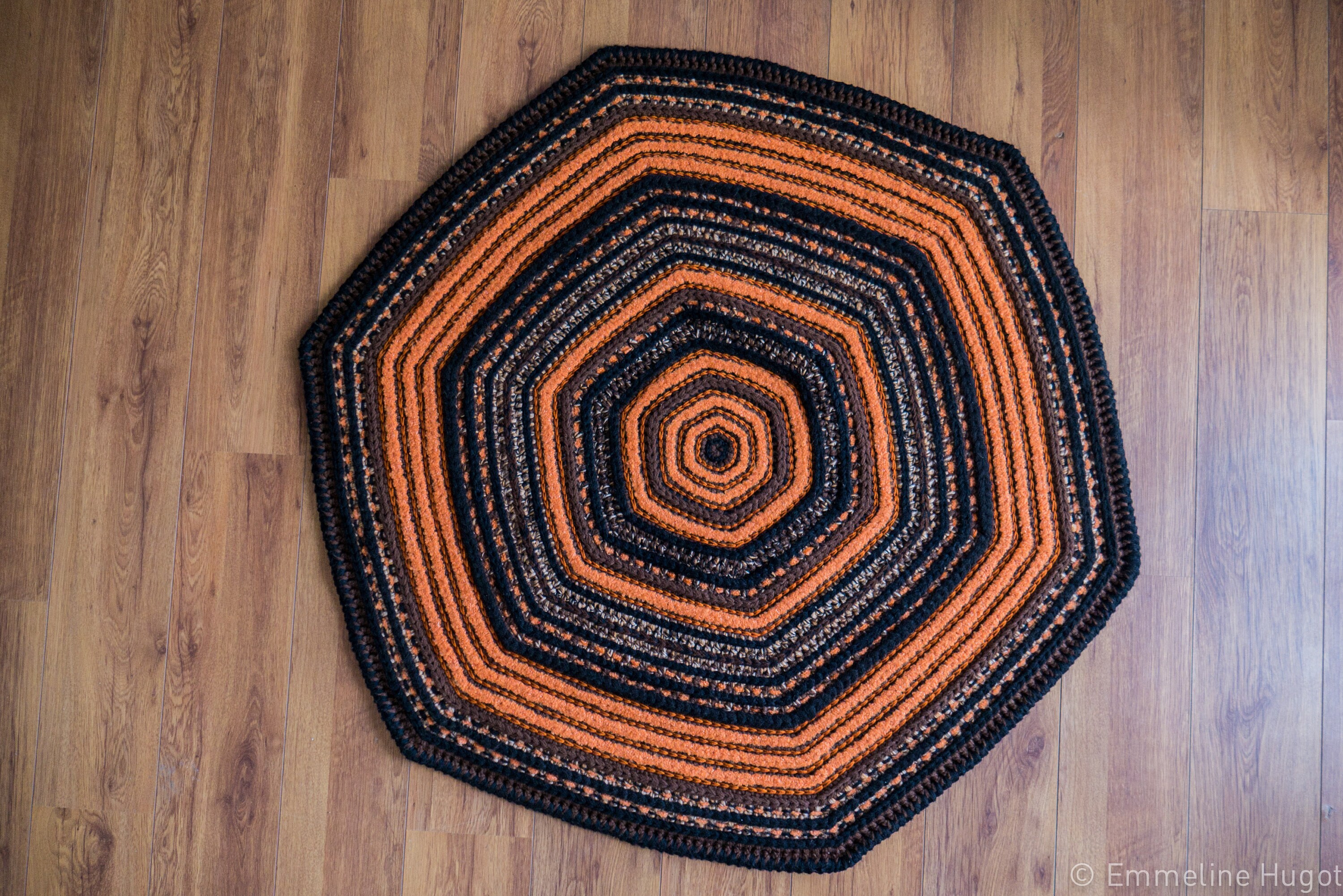 Tapis Rond Circulaire Hexagonal Original Fait Main - 134cm