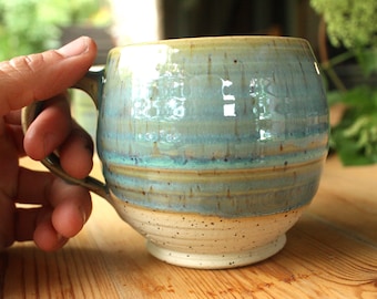 Grande tasse, mug, en céramique grès, tournée, glaçure bleu aqua