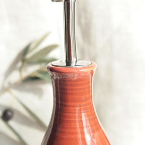 bouteille en céramique en grès, tournée, avec bec et bouchon en acier, pour la table, huile, vinaigre, sauce soja, eau, vin image 3