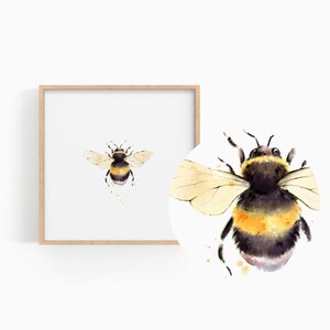 Puede incluir: Una pintura de acuarela de un abejorro con rayas negras y amarillas, volando con las alas extendidas. La abeja est&aacute; pintada en un estilo realista con detalles como el cuerpo peludo y las alas transl&uacute;cidas.
