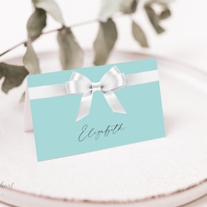 Bride and Co.-plaatskaartsjabloon, ontbijt bij thema-tentkaarten, wit satijnen lint met aquablauwe plaatskaarten, voedseltentkaarten, BTD