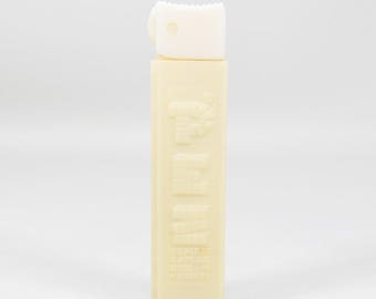 VTG Original Pez Candy Regular Dispenser White Flip Top Cigarett Lighter No Feet