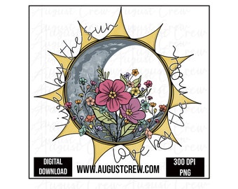 Op de afbeelding: Een digitale illustratie van een zon en maan met een boeket bloemen in het midden. De zon is geel met stralen en de maan is grijs met een halvemaanvorm. De tekst "Love by the sun love by the moon" staat rond de zon en maan.