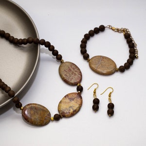 Beautiful Raffaella dyed quartz necklace set