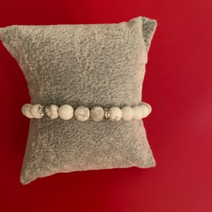 Beautiful howlites gemstones with rondel spacers  bracelet