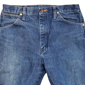 Pantalones vaqueros Wrangler Cowboy Cut para hombre, talla 30x32, mezclilla azul, corte original, hechos en México. imagen 4