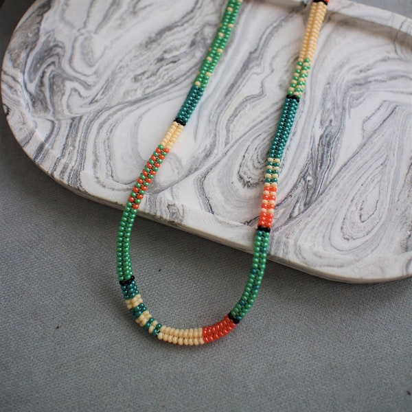 Kleurrijke kralenketting, bohoketting, handgemaakte sieraden, ketting in bohostijl, cadeau-ideeën, zomersieraden, unieke ketting, trendy cadeau