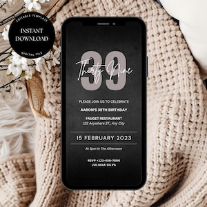 Puede incluir: Una invitación digital en blanco y negro con un fondo blanco y el texto "39 Thirty Nine" en una fuente de escritura. La invitación incluye detalles para una fiesta de cumpleaños, incluyendo la fecha, la hora, la ubicación y la información de RSVP.