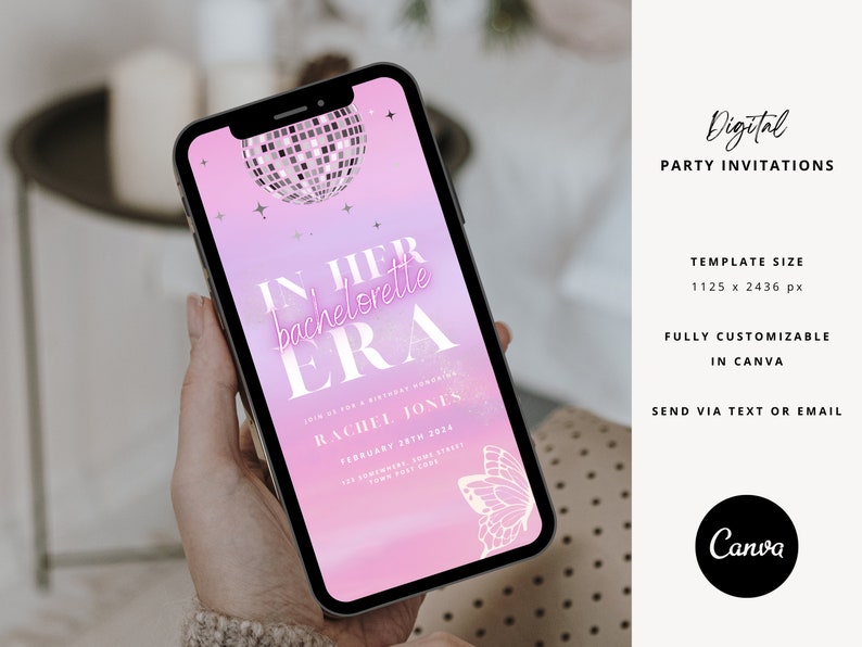 Puede incluir: Una invitaci&oacute;n digital para una despedida de soltera con un fondo degradado rosa y morado. El texto "IN HER bachelorette ERA" est&aacute; en blanco con un contorno rosa. La invitaci&oacute;n incluye el nombre "RACHEL JONES" y la fecha "FEBRUARY 28TH 2024".