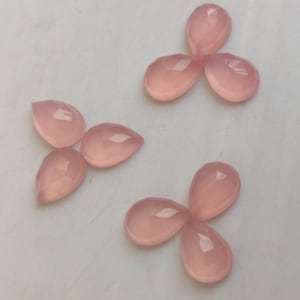 Rosenquarz Chalcedon, Edelstein im Rosenschliff, kalibrierter Edelstein in Birnenform, 7X5 MM bis 20X30 MM in allen Größen erhältlich, Edelsteinkabinen mit flacher Rückseite