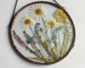 Pressed Flower Suncatcher Real Dried Wildflowers Botanical Wall Art Handmade Stained Glass Hanging Nature-Inspired Home Decor