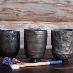 Portaspazzolino in ceramica nera fatto a mano: accessorio da bagno rustico moderno