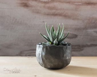 Handmade Black Ceramic Pinch Pot Succulent or Cactus Planter Small Pot for Snacks Black Pottery Bowl for Nuts Nordic Minimalism