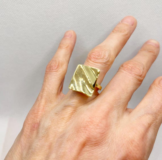 Handcrafted Brass Leaf Ring, Unique and Delicate Jewelry, Perfect Gift for Any Occasion