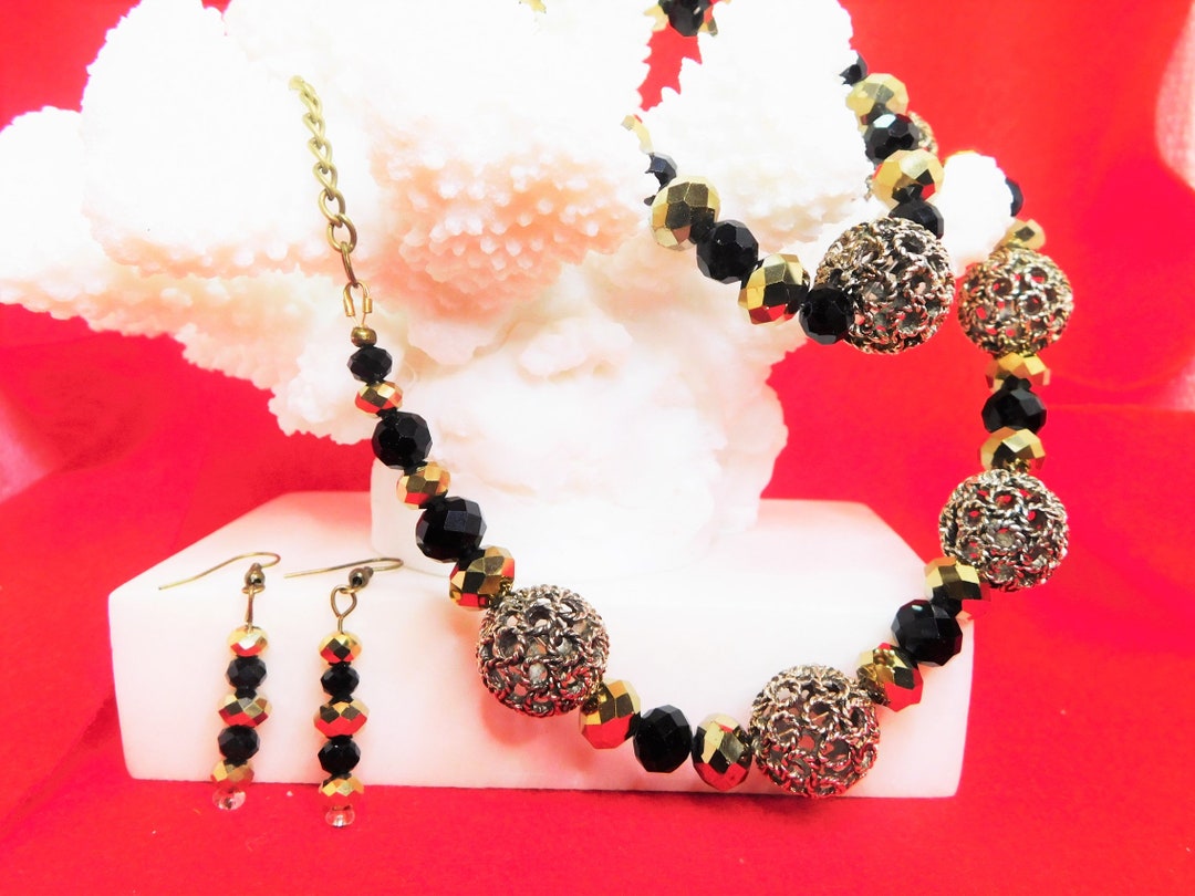 Collier Fantaisie En Perles De Verre Et Métal - Bracelet Assorti - Bilbo - Neuf Sans Emballage