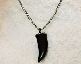[RECTO] / ☆ SHOEHORN NECKLACE / BLACK Necklace, Gunmetal Chain, Black Horn Pendant, Sparkle Bead
