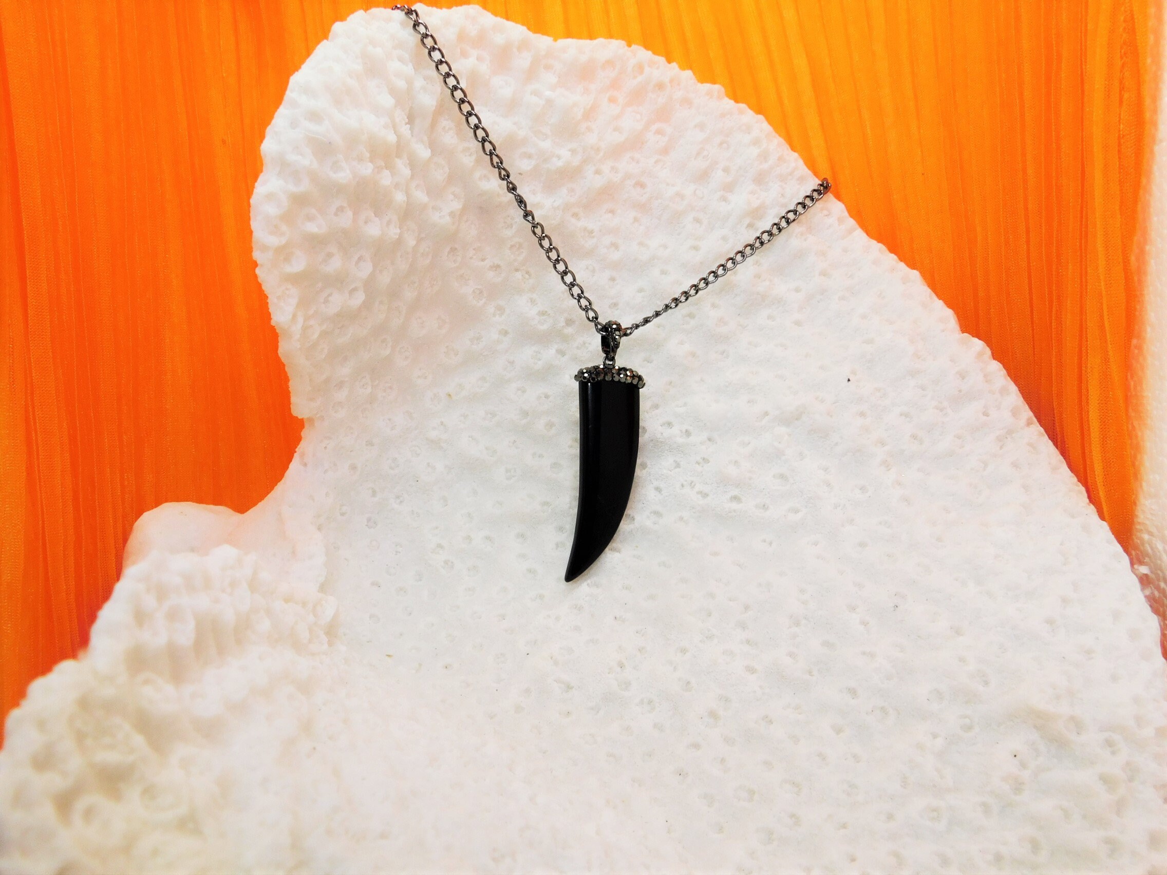 [RECTO] / ☆ SHOEHORN NECKLACE / BLACK Black Diamond Lucky Horseshoe Necklace – Phoenix Roze