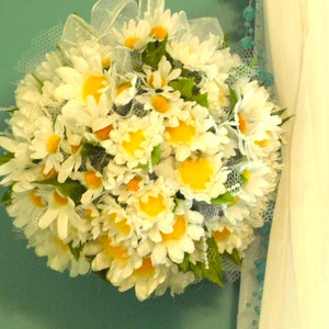 kissing ball, wedding decoration, white daisies, ceiling fan decor, window decoration, gift, bridal shower decoration,  #8079