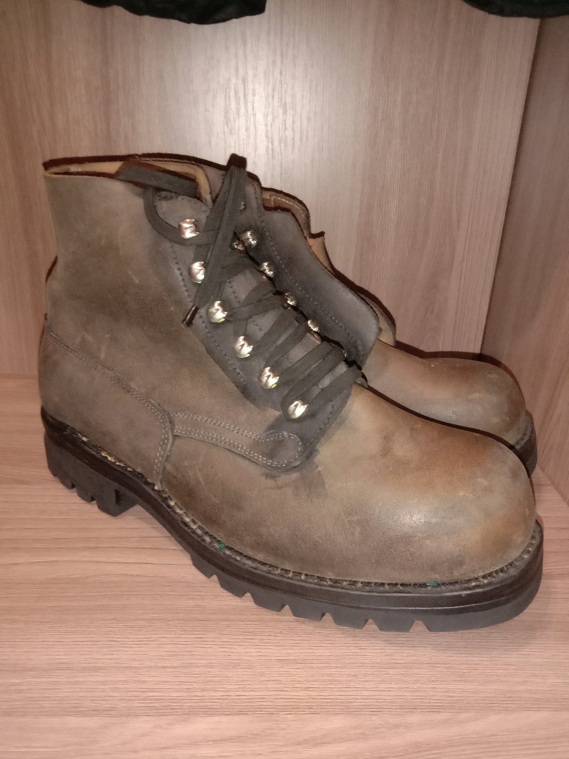 New Old Stock Military Surplus Swiss Army Mountain Combat Boots