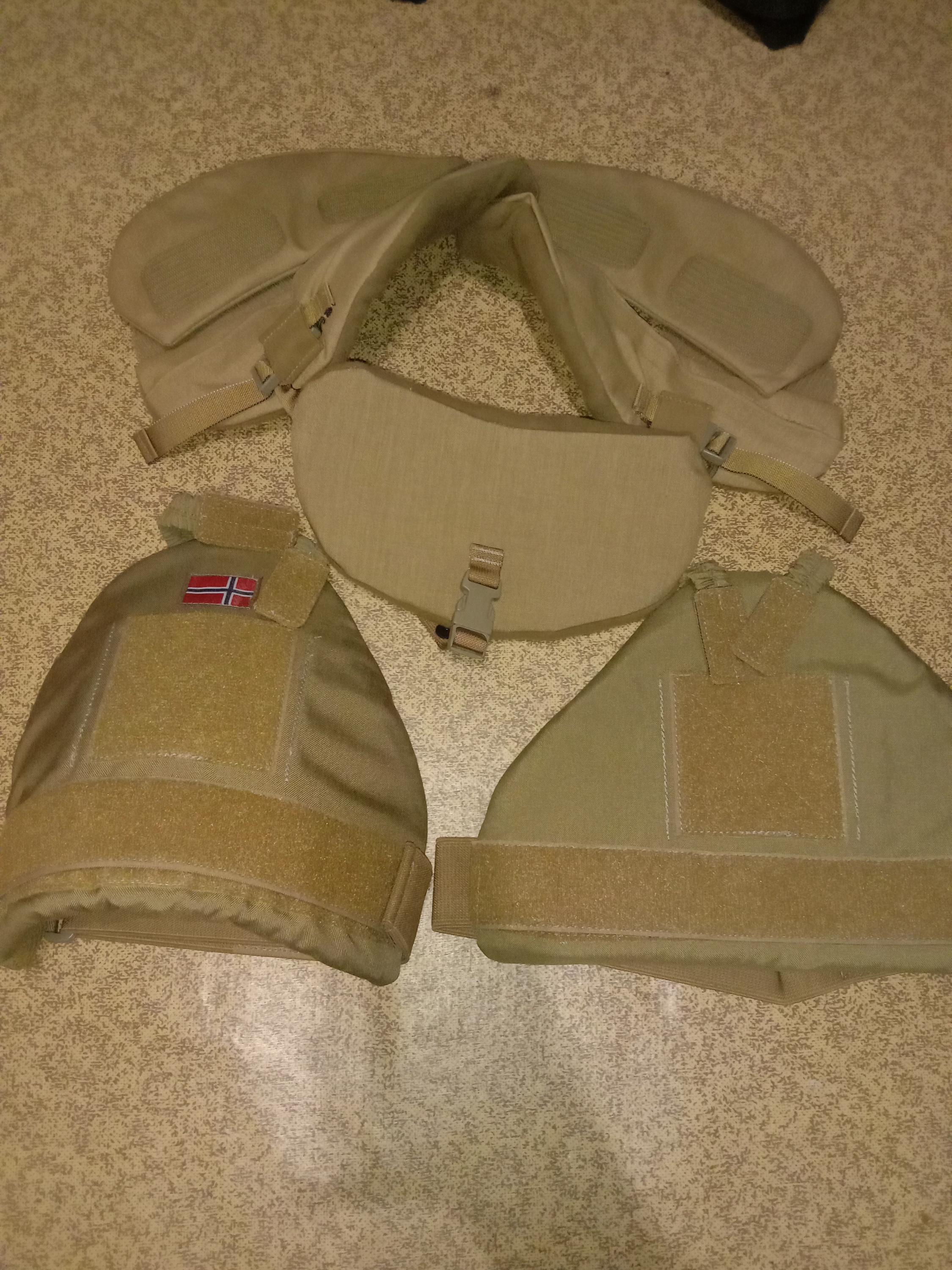 Giubbotto Corpetto Tattico Verde Surplus 8 tasche e M.O.L.L.E. Royal Giubbotto Corpetto Tattico Verde Surplus 8 tasche e M.O.L.L.E. Royal