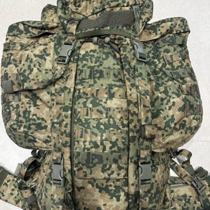 New old stock echte Nederlandse Militaire Rugzak NFP Multitone Fractal Camouflage Combat Rugzak 60 + 20L + regenhoes
