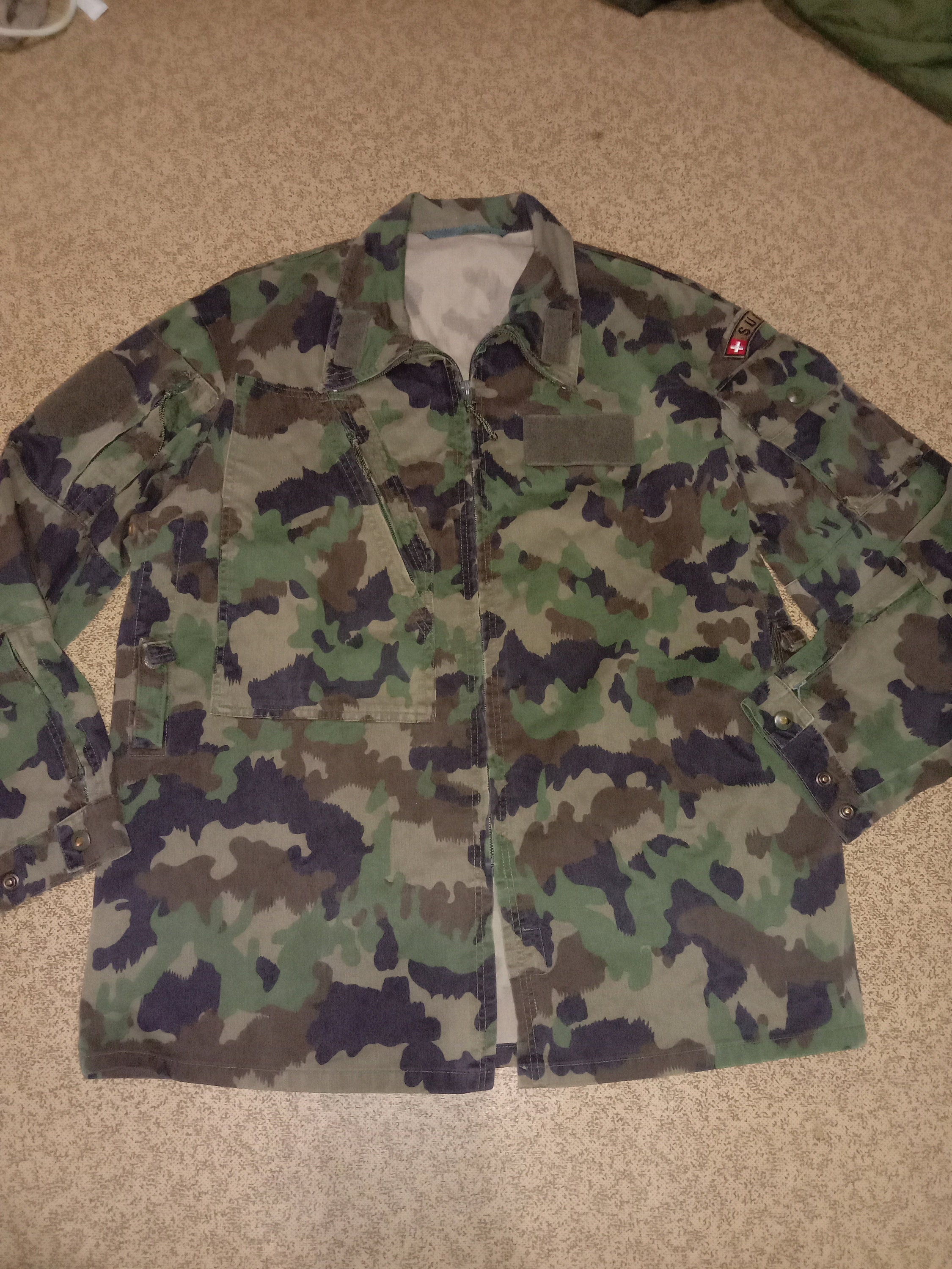 Swiss army surplus TAZ 90 camo light combat jacket sz. 52B (L Short)