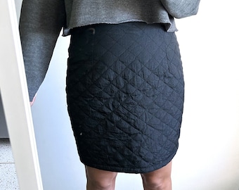 Black Quilted Skirt / Pencil Skirt / Mini Skirt / Minimal Skirt / 90s Vintage Skirt - Small