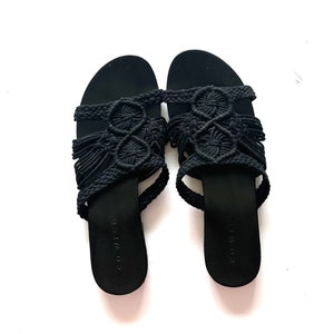 Black knot sliders hot sale