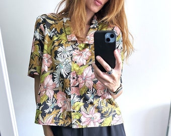 Tropical Print Blouse / Plants Printed Top / 80s Painted Top Wear /  Batik Colorful Buttoned Short Sleeve Shirt / Casual Blouse - M - L