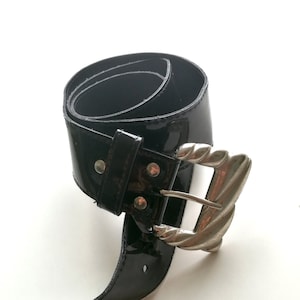 Patent Black Leather Belt / Vintage 80s Fancy Belt / Silver Textured Buckle Belt / Ladies Belt / Glam Belt /