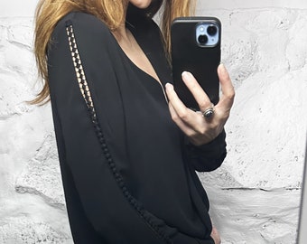 Blusa de gasa negra / Top con cuello en V / Detalles transparentes en la manga / Blusa de noche / Blusa holgada / Top gótico - M - L