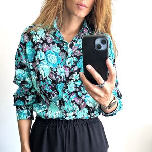 80's Blue Flower Print Shirt / Casual Shirt / Women Chemise / Long Shirt / Long Sleeved Blouse / Vintage Novelty Top - Large