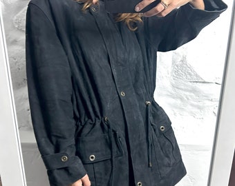 Matzwarte leren parka uit de jaren 80: taille met trekkoord, oversized jas, maat L