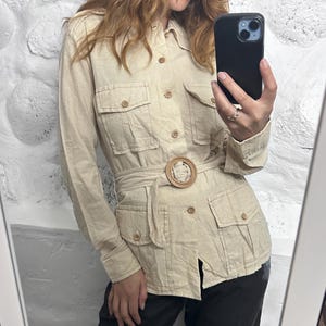 70s Belted Light Linen Jacket / Summer Buttoned Waisted Jacket / Retro Shirt Jacket / Beige Safari Jacket / Vintage Short Trench Coat - M