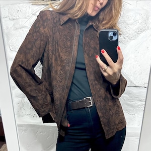 Bruin jack met eenvoudige ritssluiting, jaren 90 slangenprint, pin-up rockabillygirl, maat M