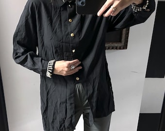 Vintage svart långblus med pärldetaljer, knäppt långärmad kvällsblus, M/L