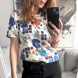 70s Floral Print Tee: Vintage Bohemian Polyester Top (M-L)