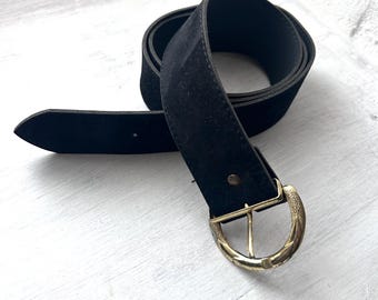 90s Glam Black Suede Belt With Round Gold Metal Buckle