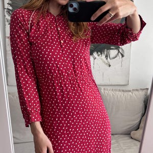 Tomatenrode midi-jurk: vintage vrijetijdsjurk met lange mouwen en print