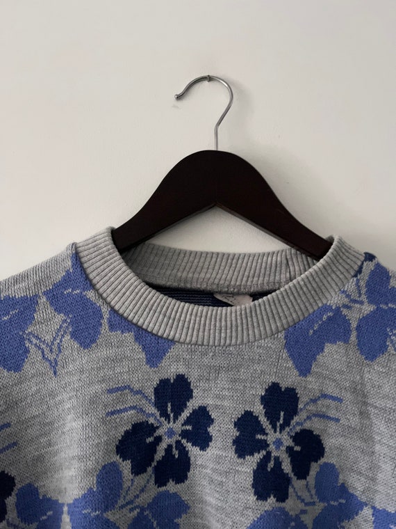 Blue Flower Gray Background Pullover / Floral Cro… - image 7