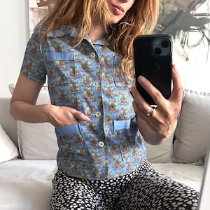 Vintage 70s Boat Print Blouse: Slim Fit Retro Shirt - XS