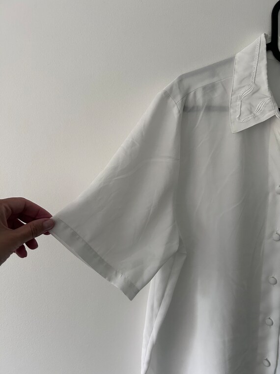 Elegant White Shirt With Open Bust Pocket / Minim… - image 8