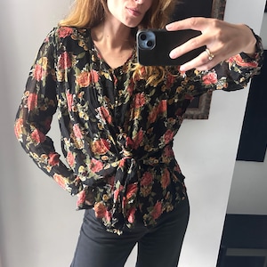 Crop Bow  Waist Floral Blouse / 90s Chiffon Black Background And Red Roses Printed Top / Long Sleeved / Buttoned Up Loose Fit Feminine Top /