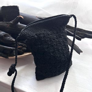 Bolso bandolera de crochet negro / Funda para iPhone / Bolso pequeño / Cartera de punto negro monocromática con correa / Clutch para fiestas / Idea de regalo /