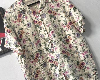 70s Silk White Floral Woman Shirt With Button Up Top Closure, Size L