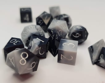 Yin e Yang Mini (conjunto de mini dados poliédricos artesanais de 7 peças, quaisquer falhas listadas na descrição)