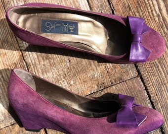 60s 70s Stefano Marchi purple suede wedge heels | Leather bow embellishment | vintage