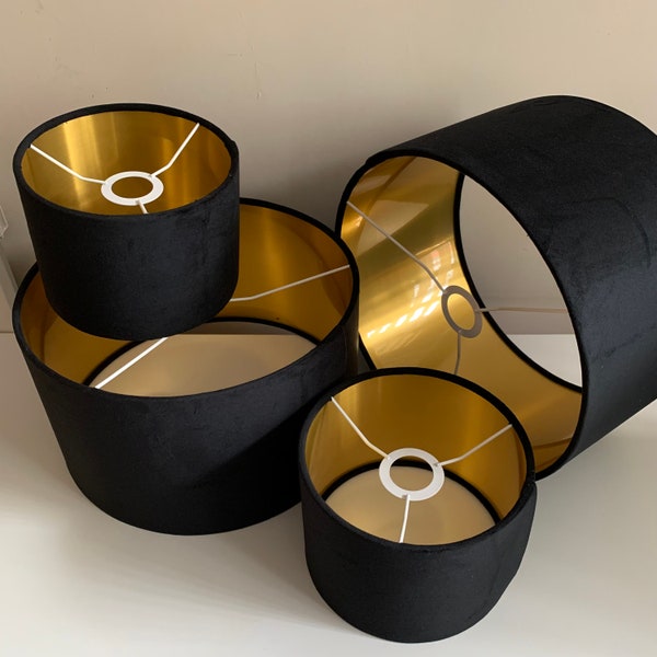 Nouveaux abat-jour en velours noir pour plafond, table et abat-jour tambour avec doublure en or brossé, disponibles en différentes tailles.